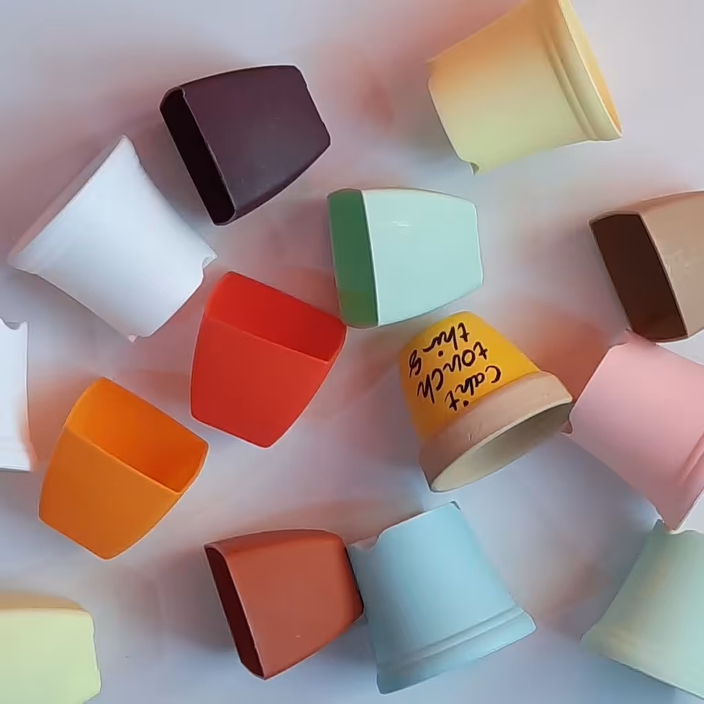 گلدان مینیاتوری رنگی .مقاوم در برابر نور .نشکن. پسکرایه 