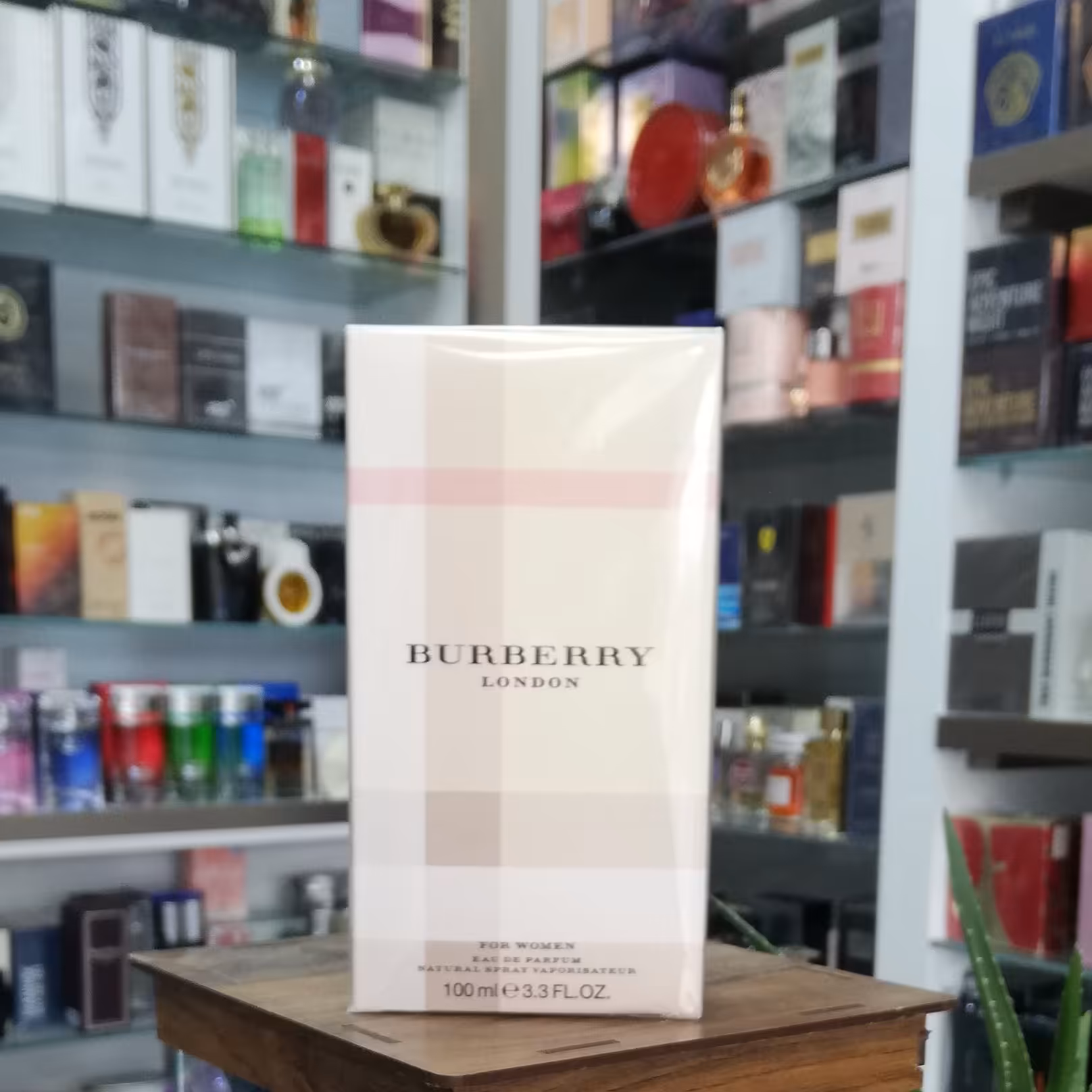 عطر باربری لندن زنانه ادو پرفیوم
BURBERRY LONDON FOR WOMEN EDP