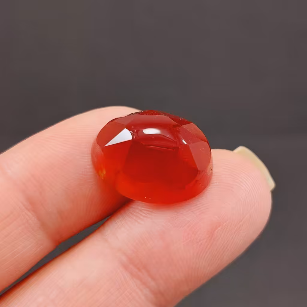 عقیق خراسانی لامپی دارای تراش جواهری کد: M 1086