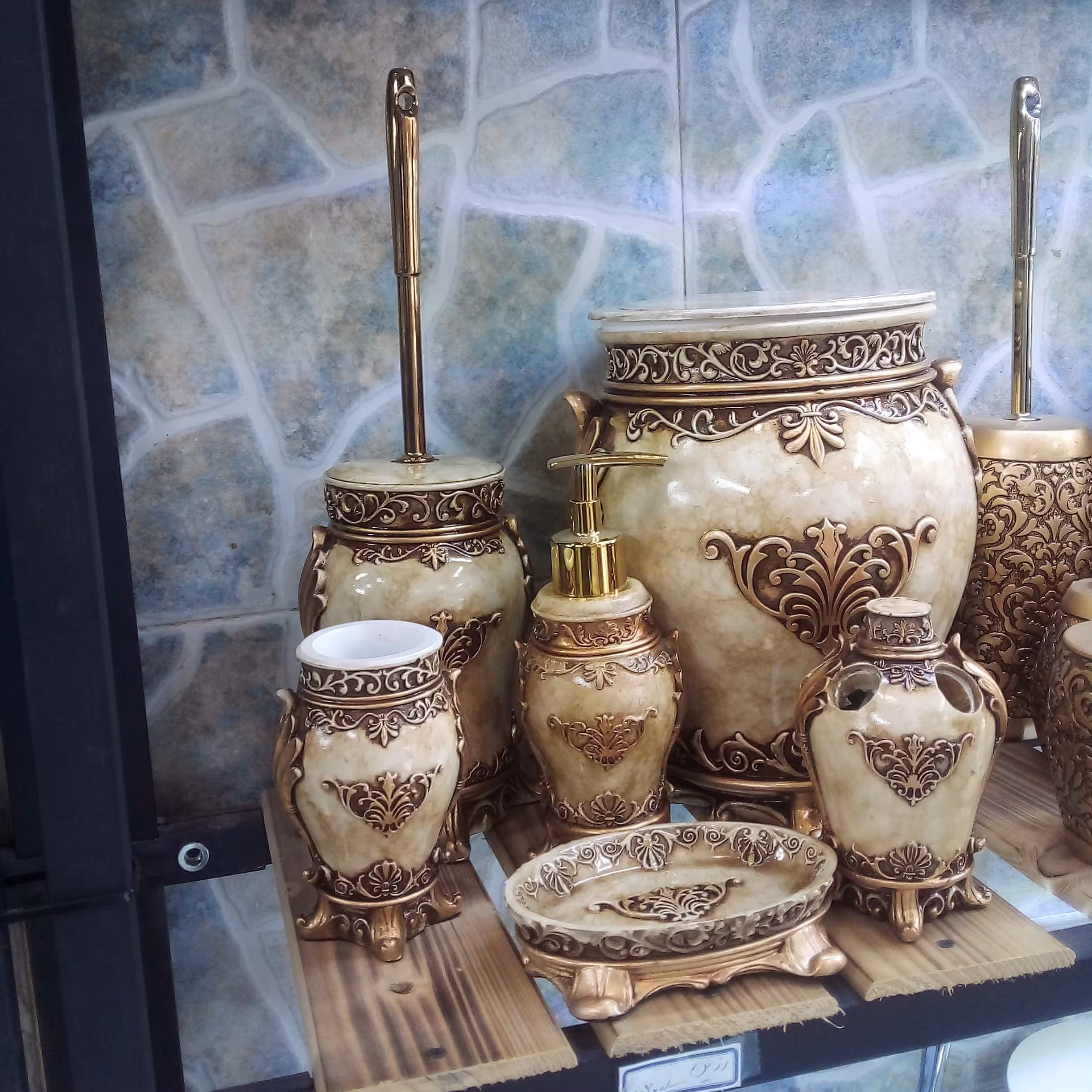 ست سرویس بهداشتی 6پارچه رزین خمره پتینه رنگ سفیدطلا(ارسال تیپاکس پس کرایه)