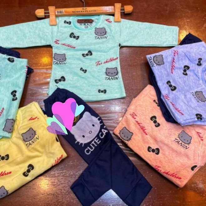 بلوز  و شلوار طرح لی با طرح کیتی 