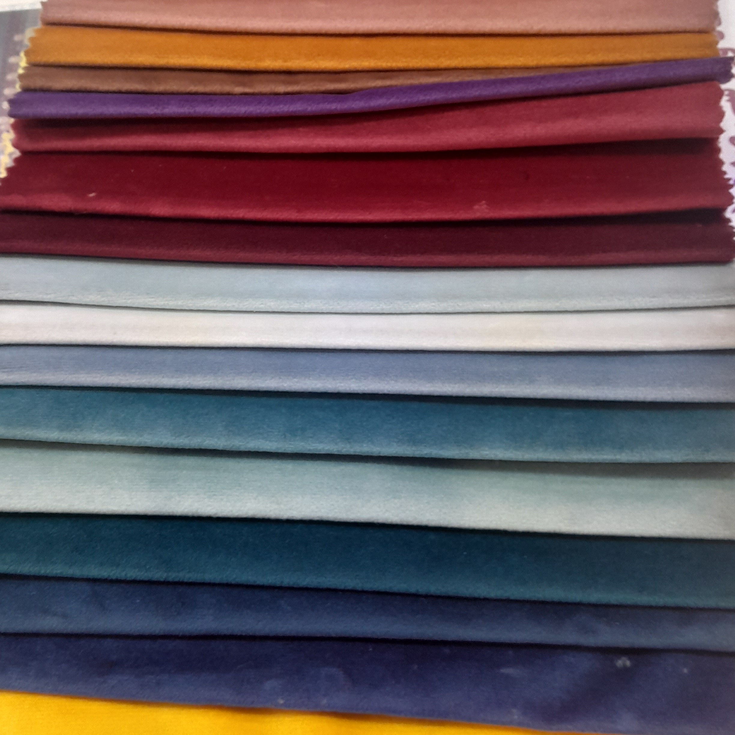 دکور پرده پانچ مخمل  کالی فرنیا عرض یک مترو نیم و 3 متر رنگبندی کامل