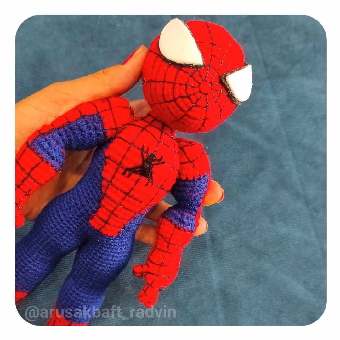 عروسک مرد عنکبوتی دستبافت با ریزترین جزییات 