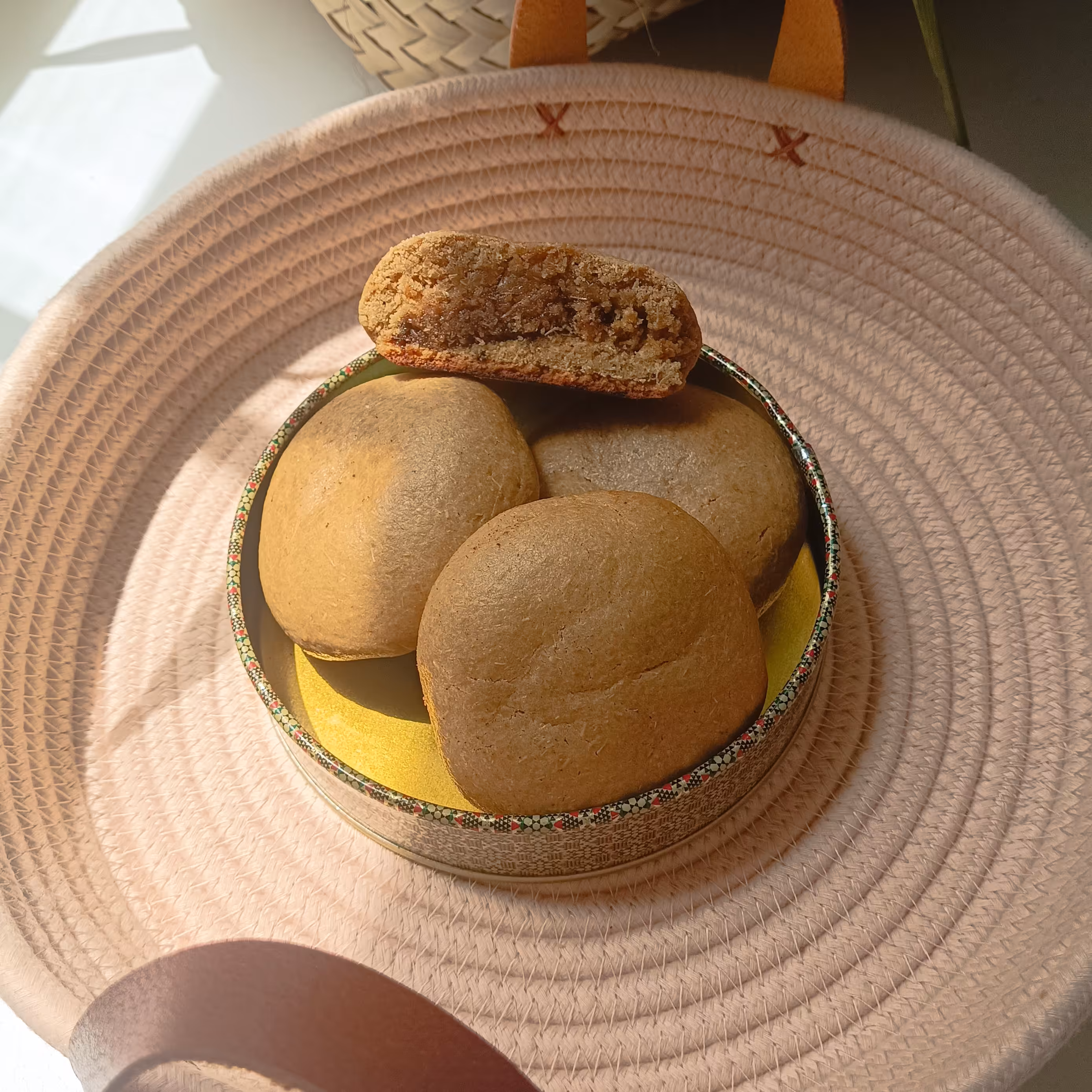 کلوچه رژیمی گردویی بدون شکر و روغن و کره و آرد سفید در بسته بندی پاکتی 500 گرمی  