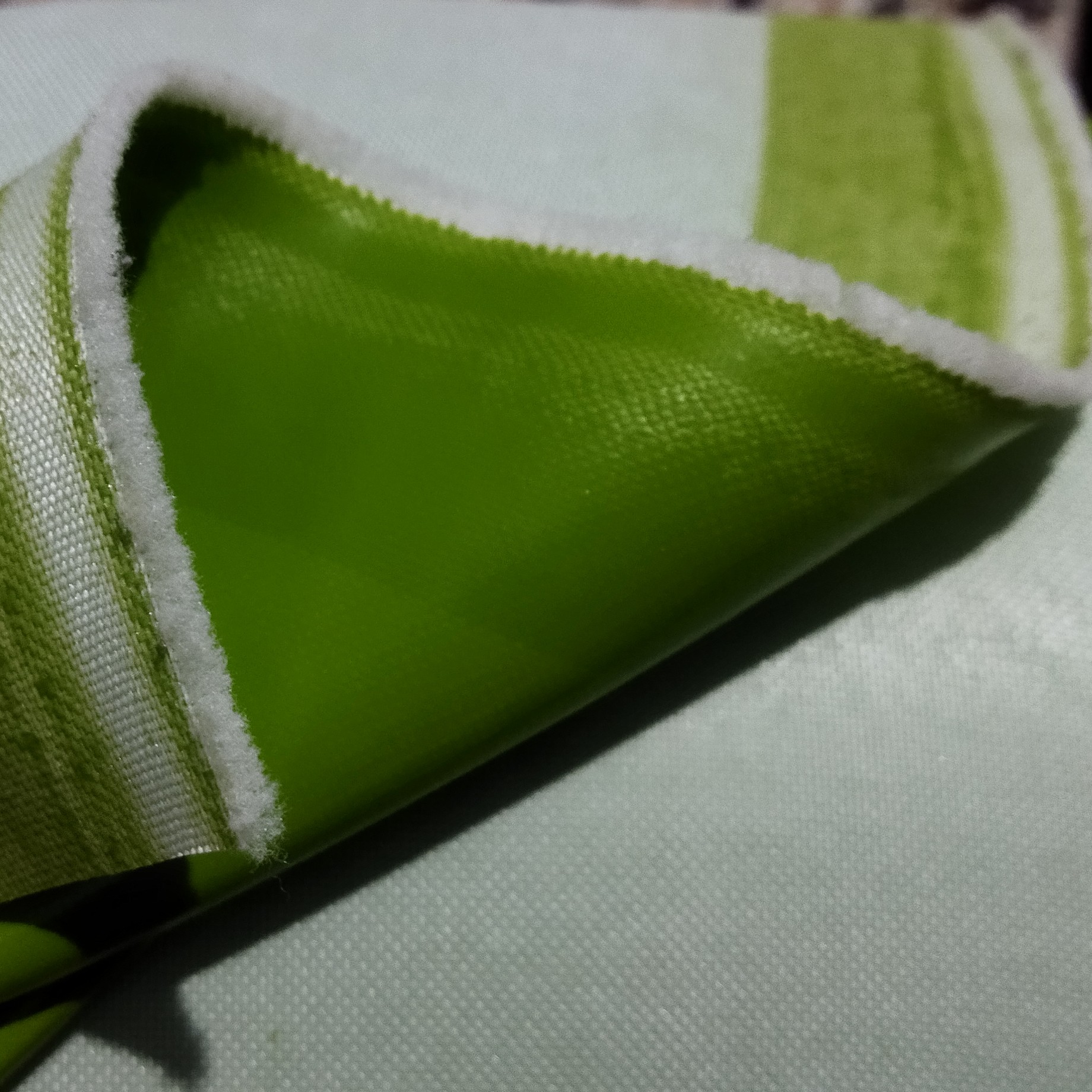 برزنت ون ضدآب رنگ سبز فسفری عرض 1.6 متر (پس کرایه)