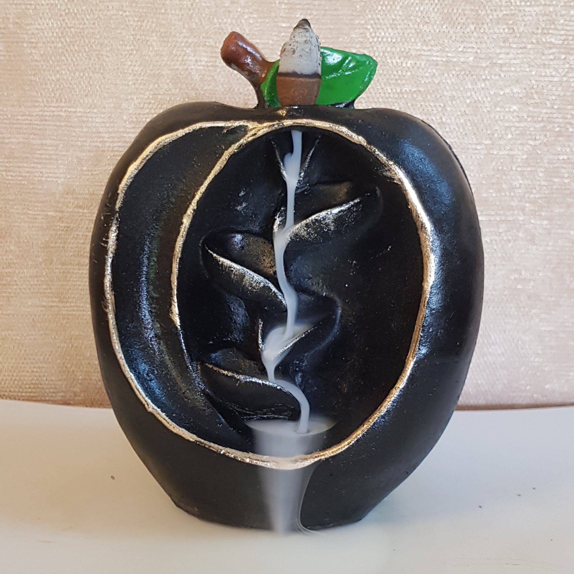 عودسوز آبشاری طرح سیب از جنس پلی استر بسیار زیبا برای دکور منزل