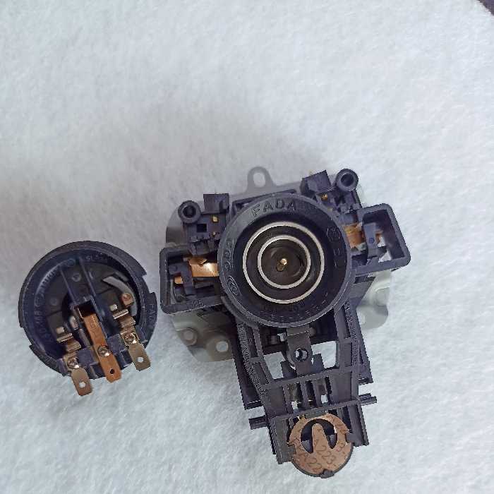 ترموستات چای ساز برند فادا مدل 1-269 دو خار طول 98 میل و عرض 75 میل طبق تصاویر.