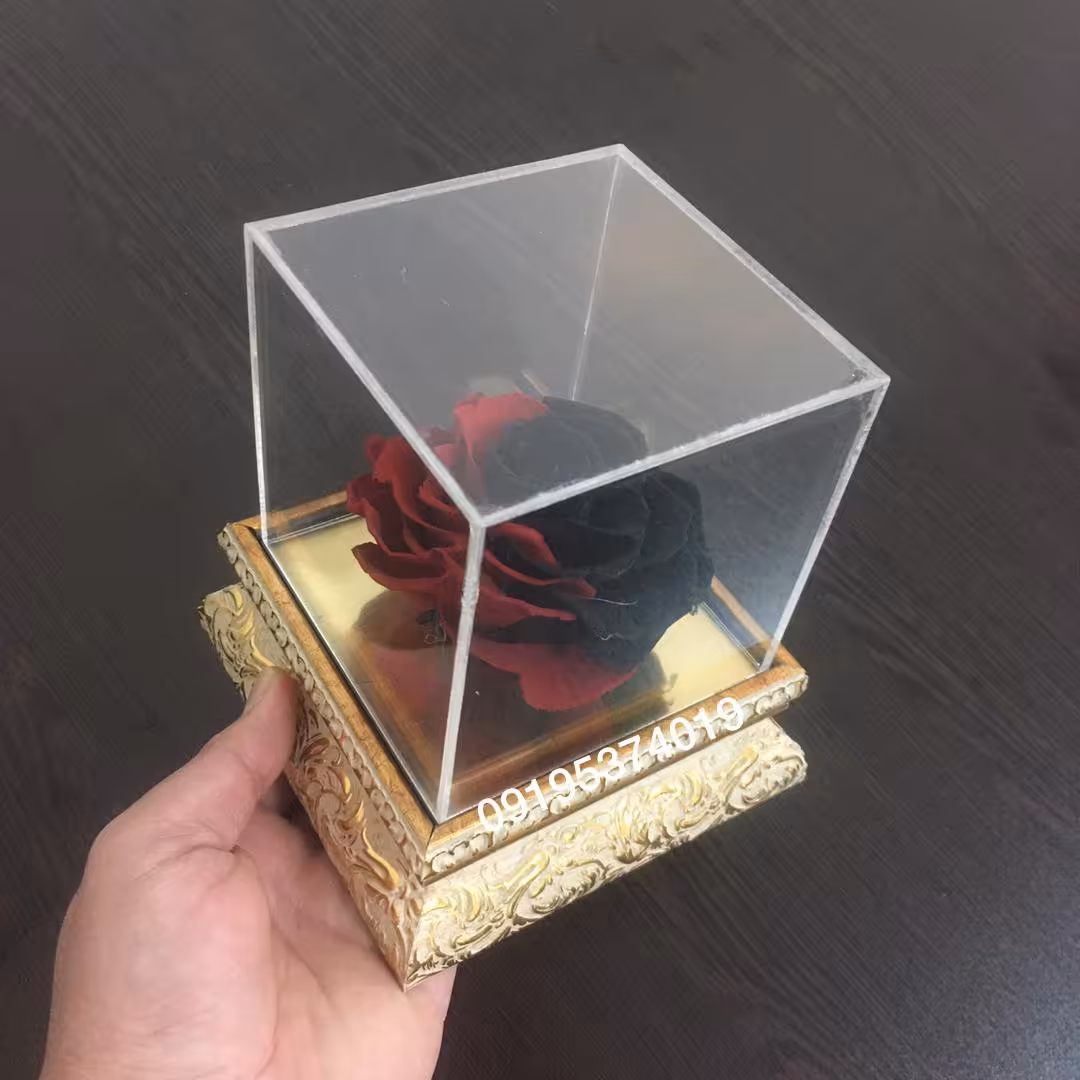 گل رز جاودان  2رنگ با باکس رومیزی همراه با ساک دستی 