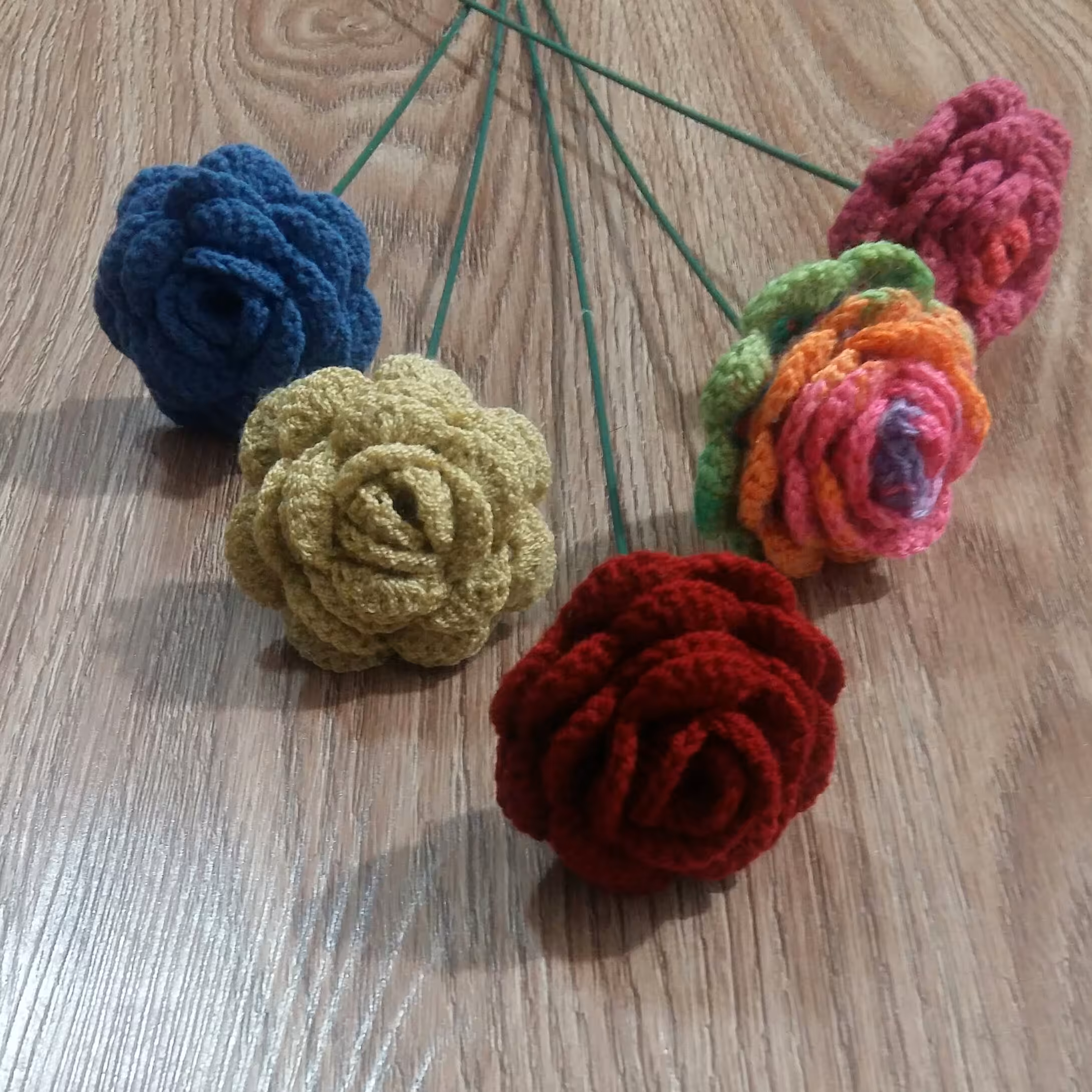 گل رز بافتنی