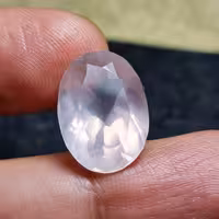  نگین زیبای سنگ طبیعی رُز کوارتز  معدنی آفریقایی با وزن 12قیراط 
کد  28721