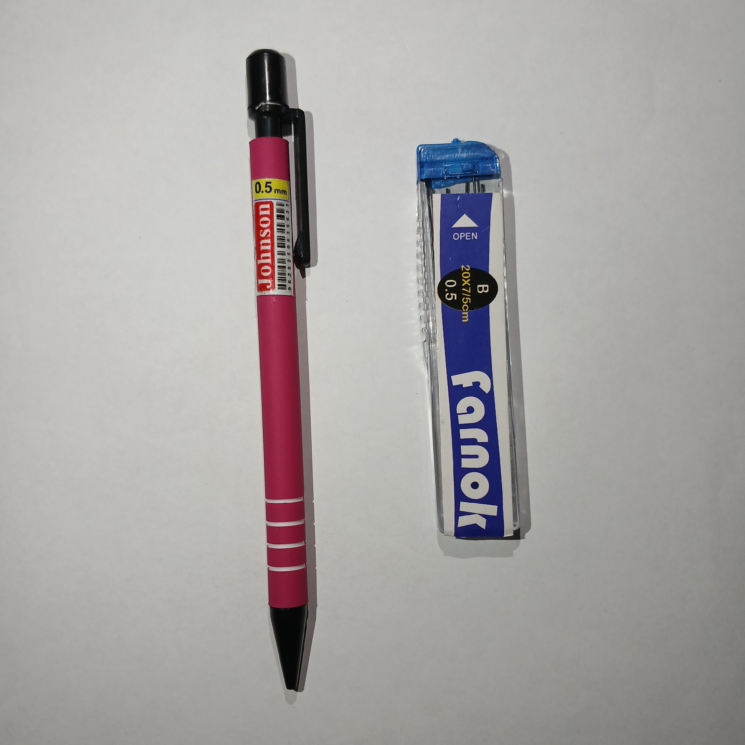 پک مداد نوکی (اتود) 0.5 میلی متری جانسون   به همراه  یک بسته نوک مداد نوکی 0.5 میلی متری