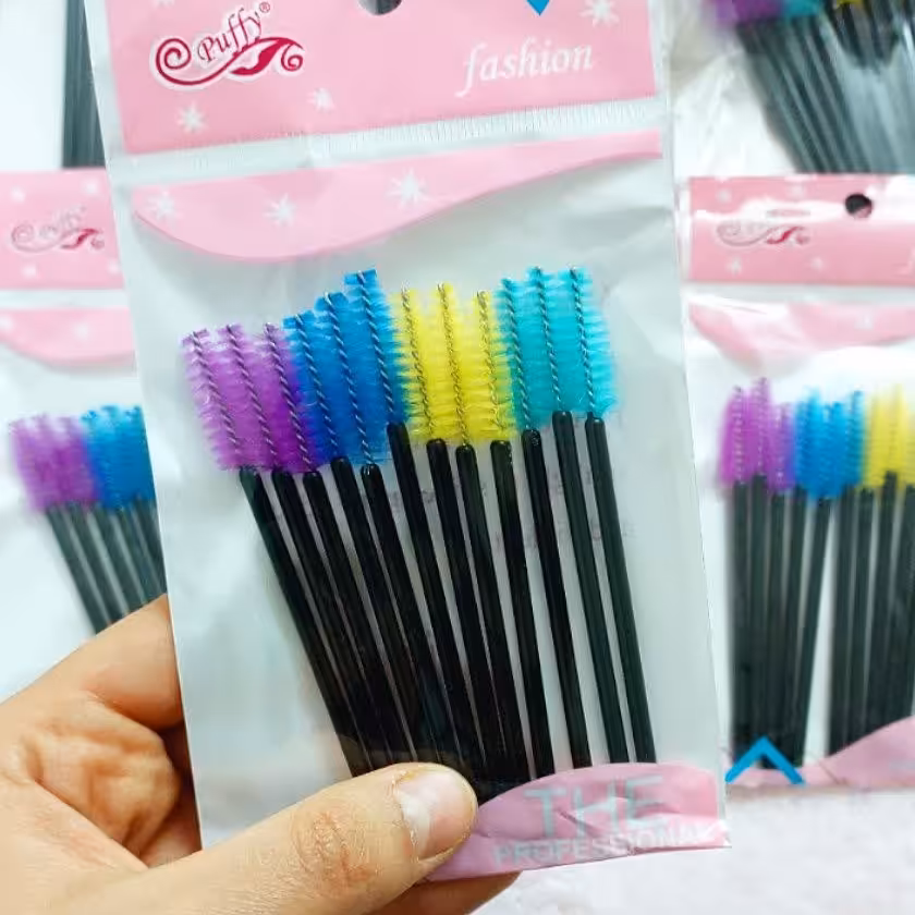 برس مژه و ابرو هر عدد 2هزار تومان بسته 12تایی 22هزار تومان