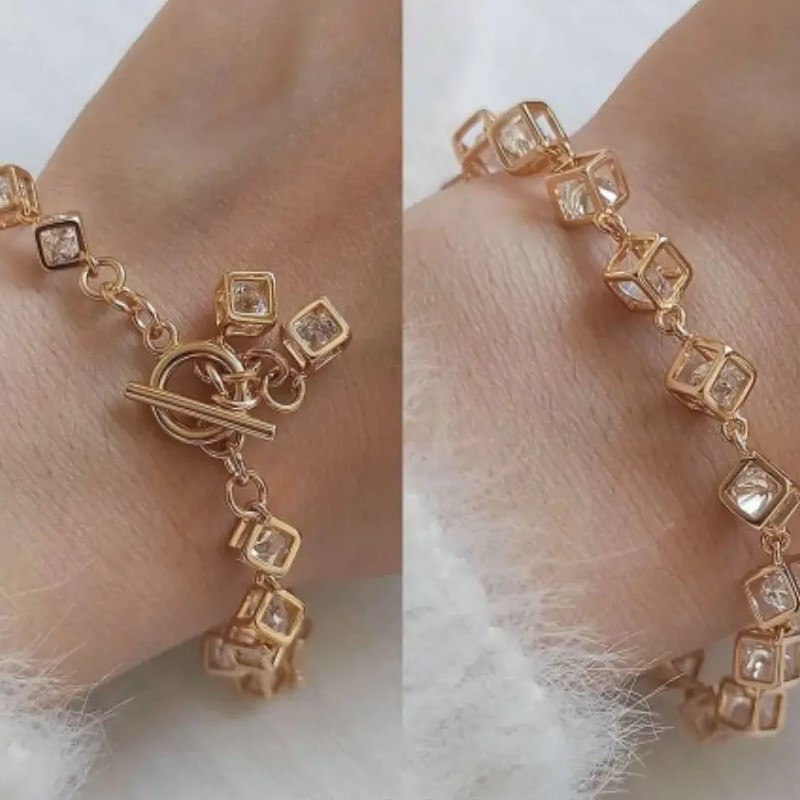 دستبند مکعبی ژوپینگ تزئین شده با نگین های اتریشی اصل به طول 20.5 و ابعاد مکعب ها 0.5 