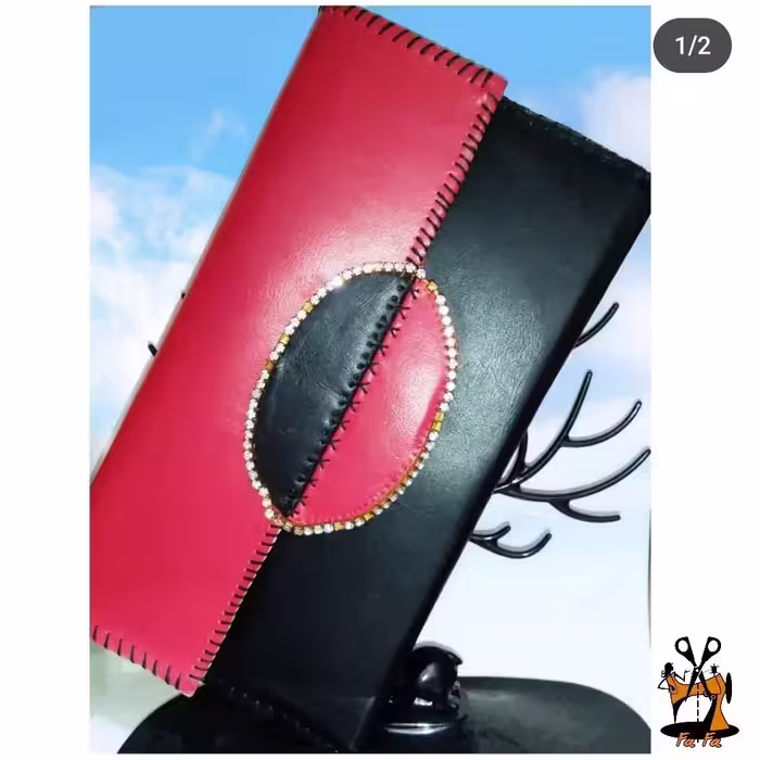 کیف دستی زنانه چرم دست دوز، طرح قرمز مشکی (سفارشی)