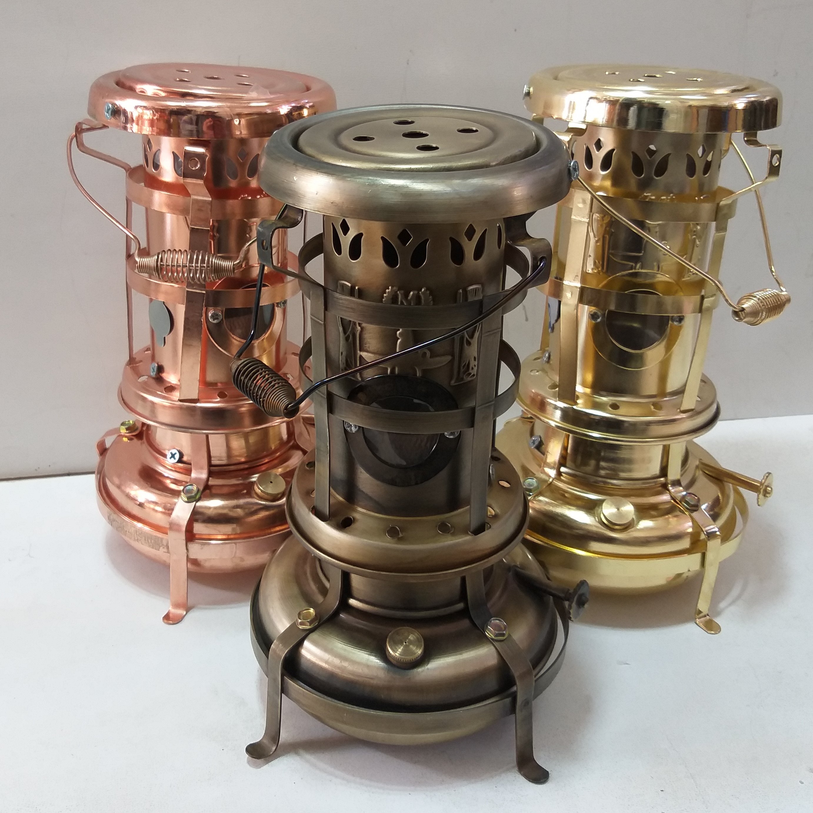 والور ، چراغ نفتی در  طرح های مختلف دکوری