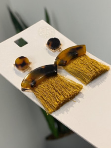گوشواره میخی