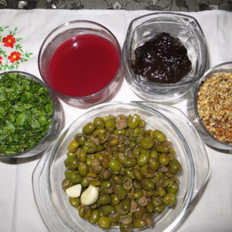 مواد زیتون پرورده یک کیلویی رشت.گیلان