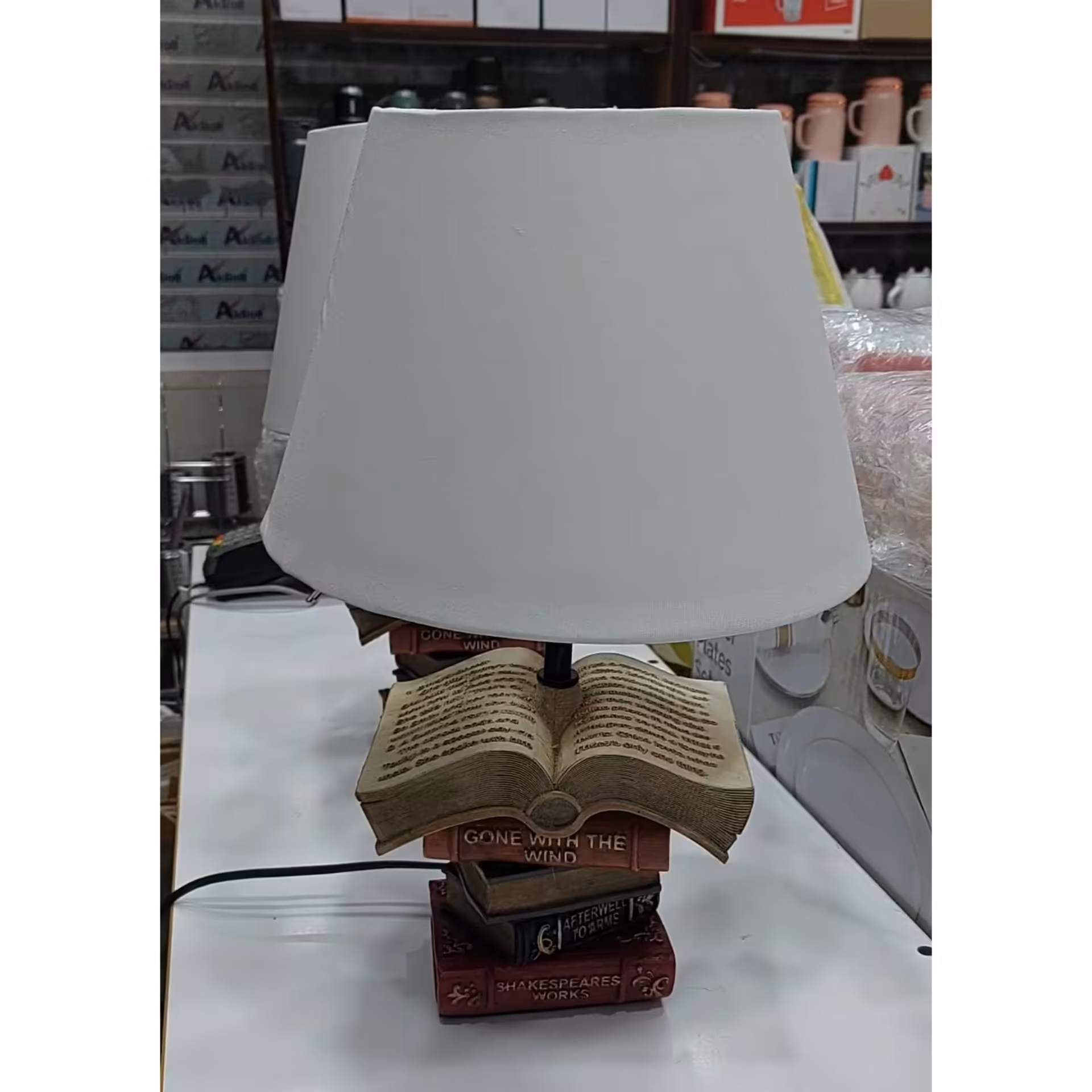 چراغ خواب یا چراغ مطالعه طرح کتاب وارداتی هست و کیفیت بالا