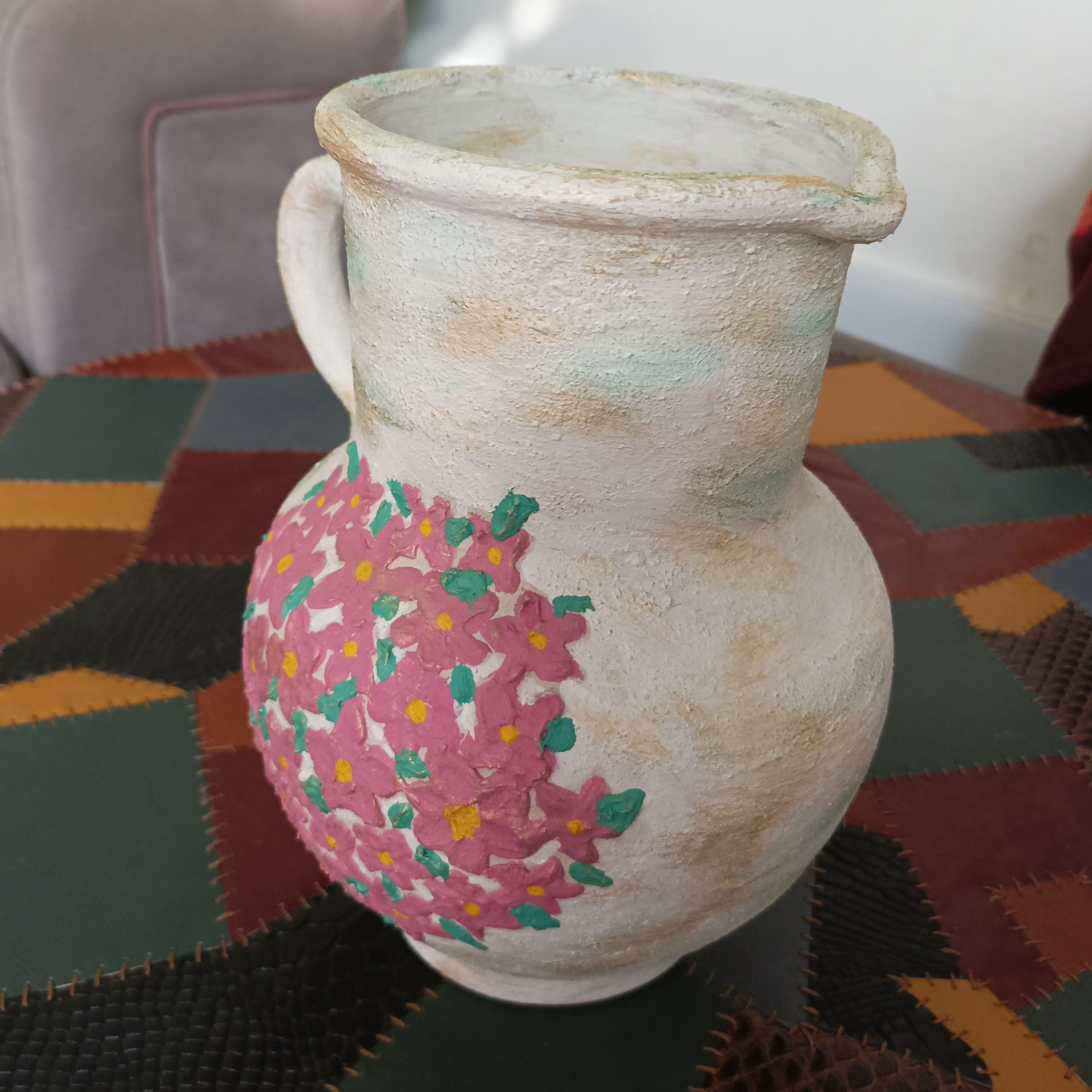 گلدان سفالی پتینه به رنگ اکریلیک سفید طلایی و سبز