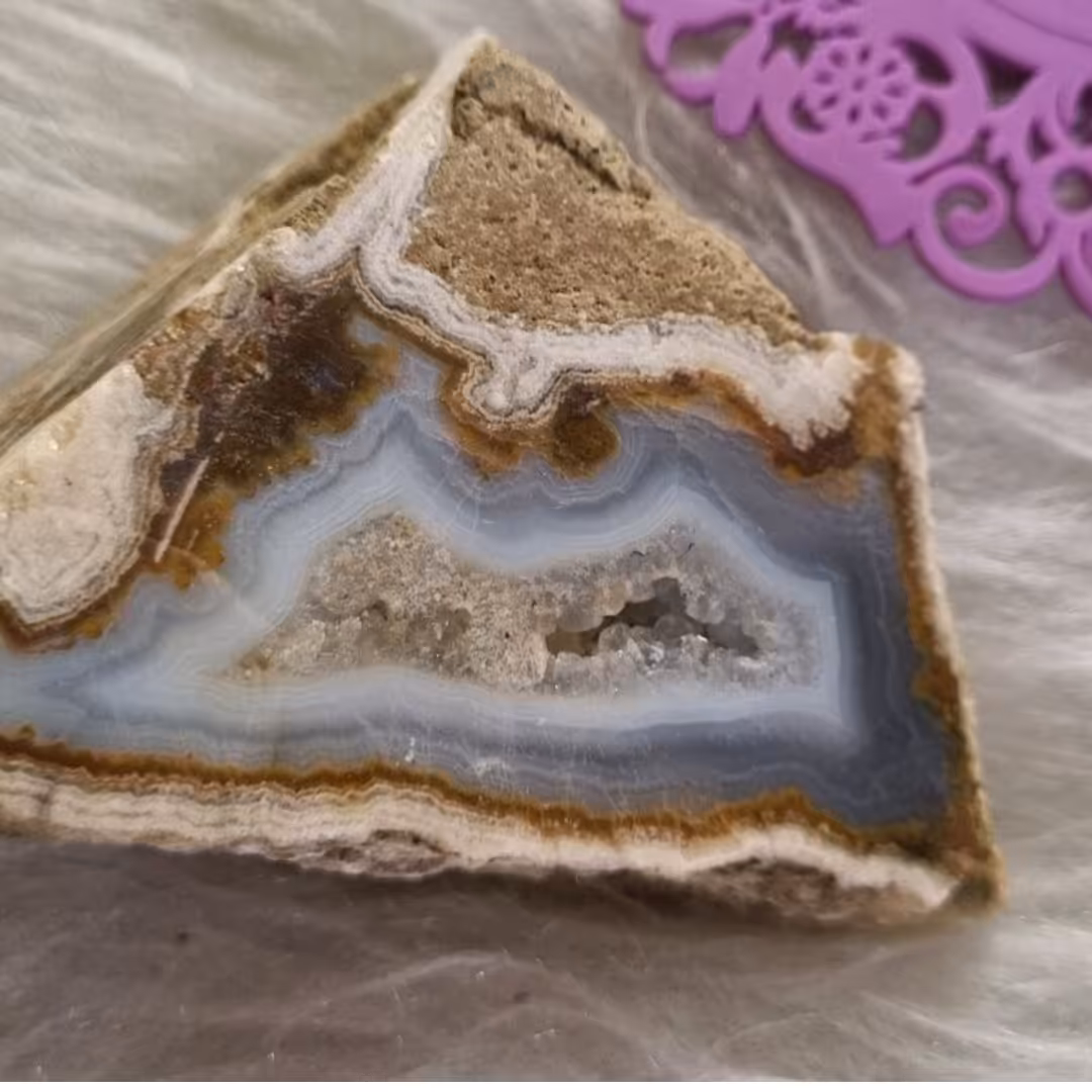 سنگ راف عقیق سلیمانی ژئود دار دکوری تراش نخورده سنگ های قیمتی  کلکسیونی خاص