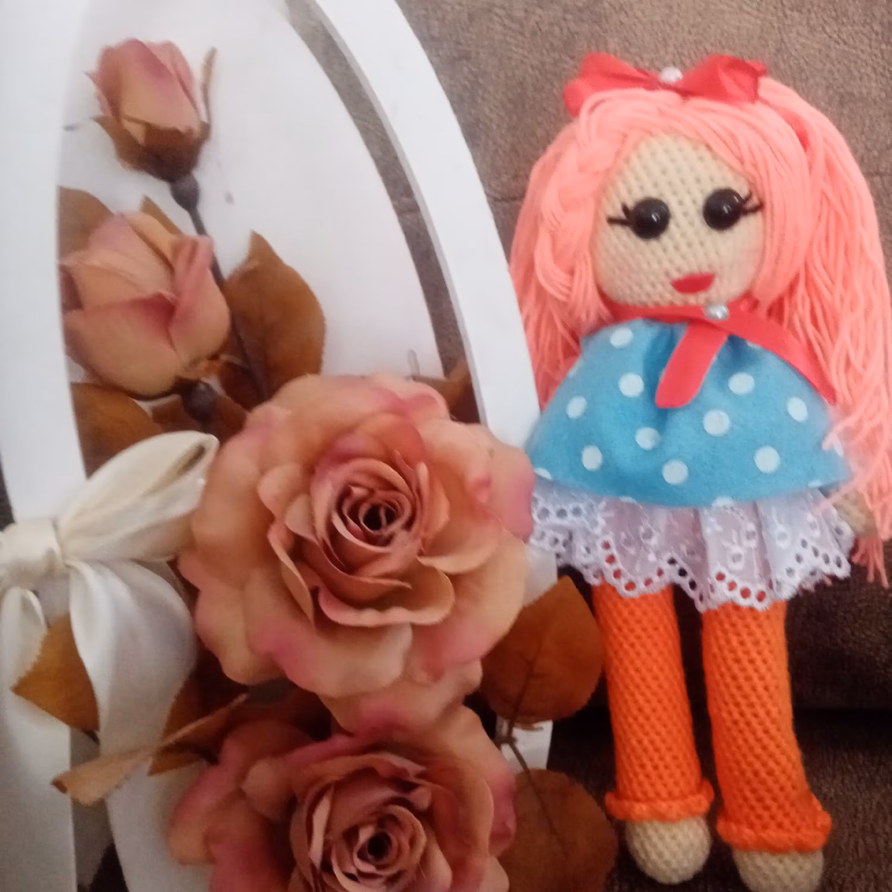 عروسک بافتنی دختر مو صورتی(اندازه 20 سانت ) 