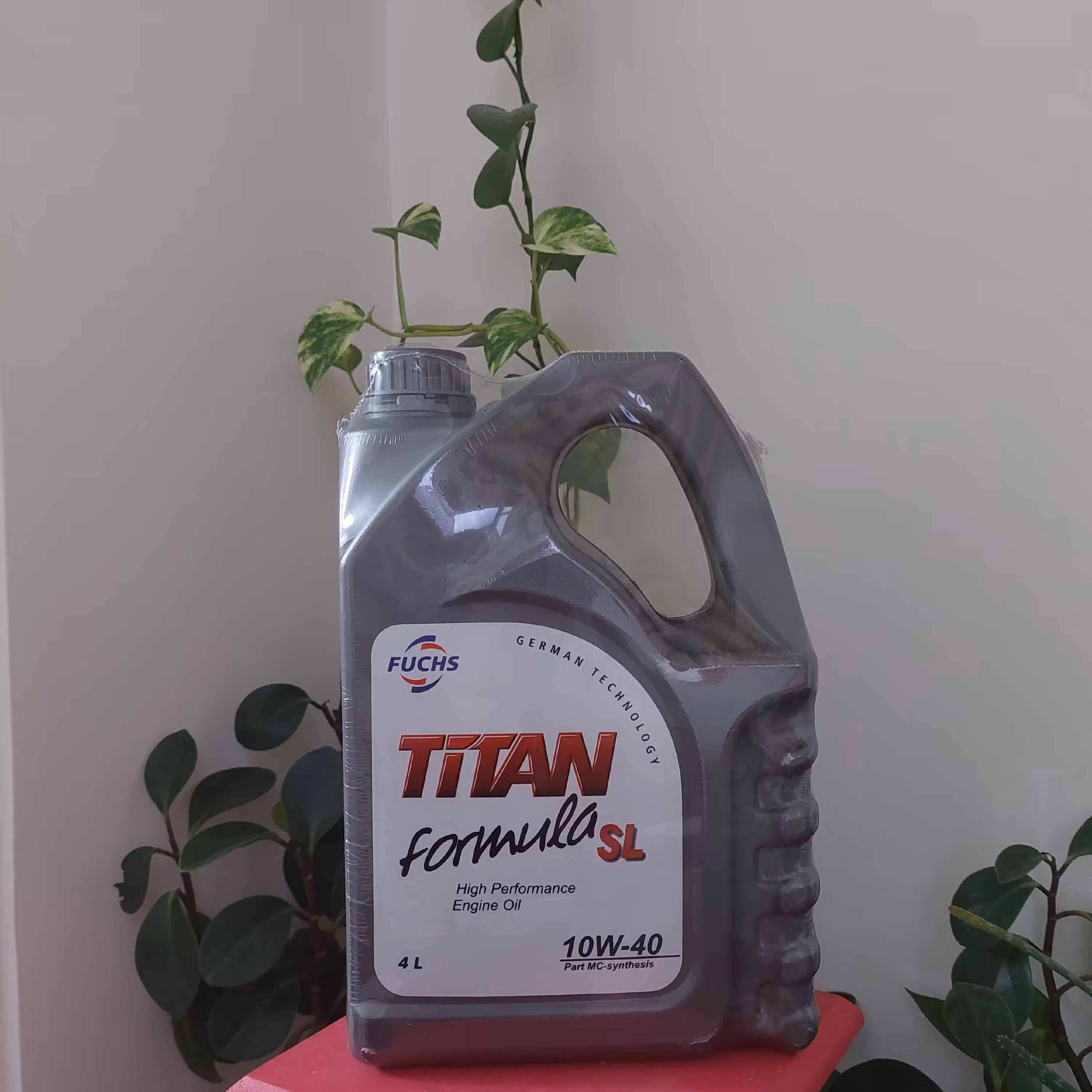 روغن موتور TITAN10W-40SL4Lساخت شرکت فوکس ایرانیان تحت لیسانس فوکس آلمان دارای نشان استاندارد ملی ایران