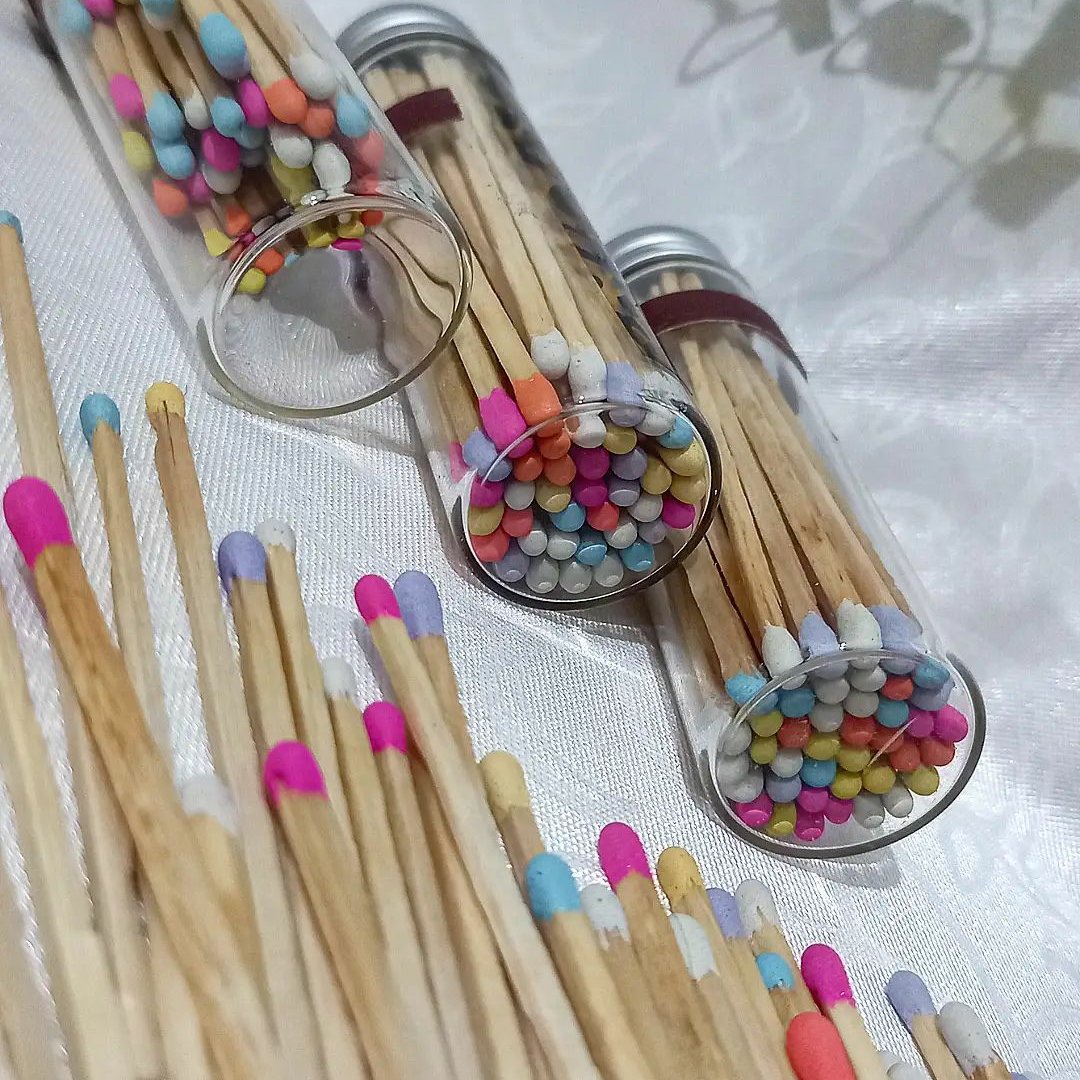 کبریت رنگی در شیشه‌ مک کارتی