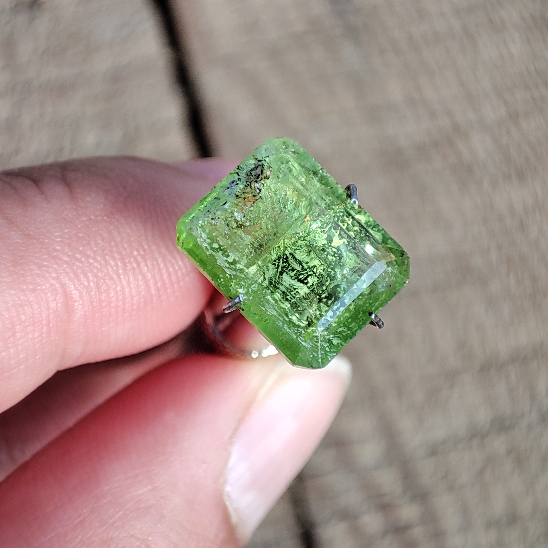 زبرجد طبیعی معدنی تراش مستطیلی کیفیت معمولی 