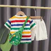 سه تیکه اسپورت وارداتی بچگانه شیک و خوشگل جنس تیشرت نخ پنبه با گلدوزی دایناسور جنس شلوارک کتان جنس کیف برزنتی تنخور عالی