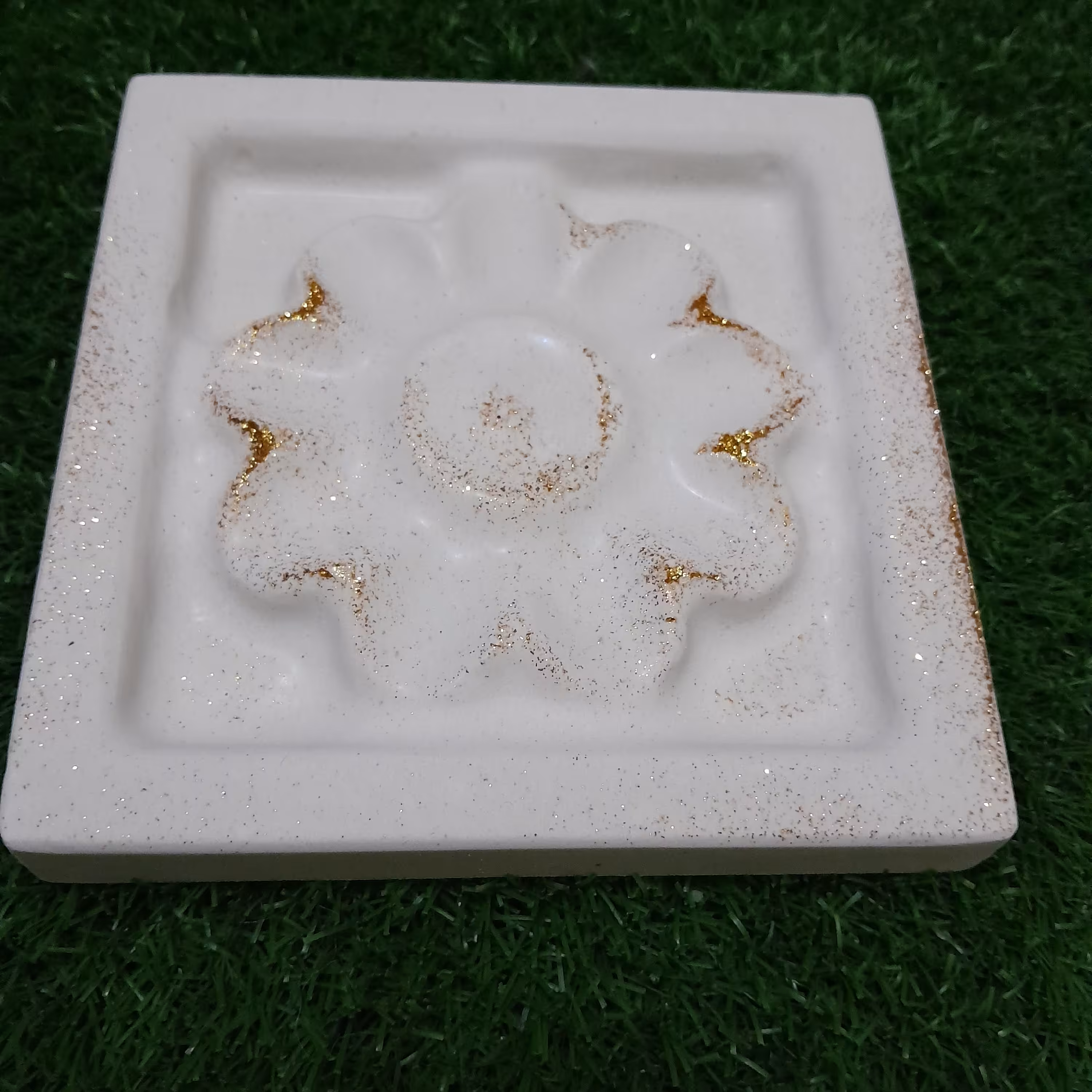 بیس خام و قالب دیوار نماها