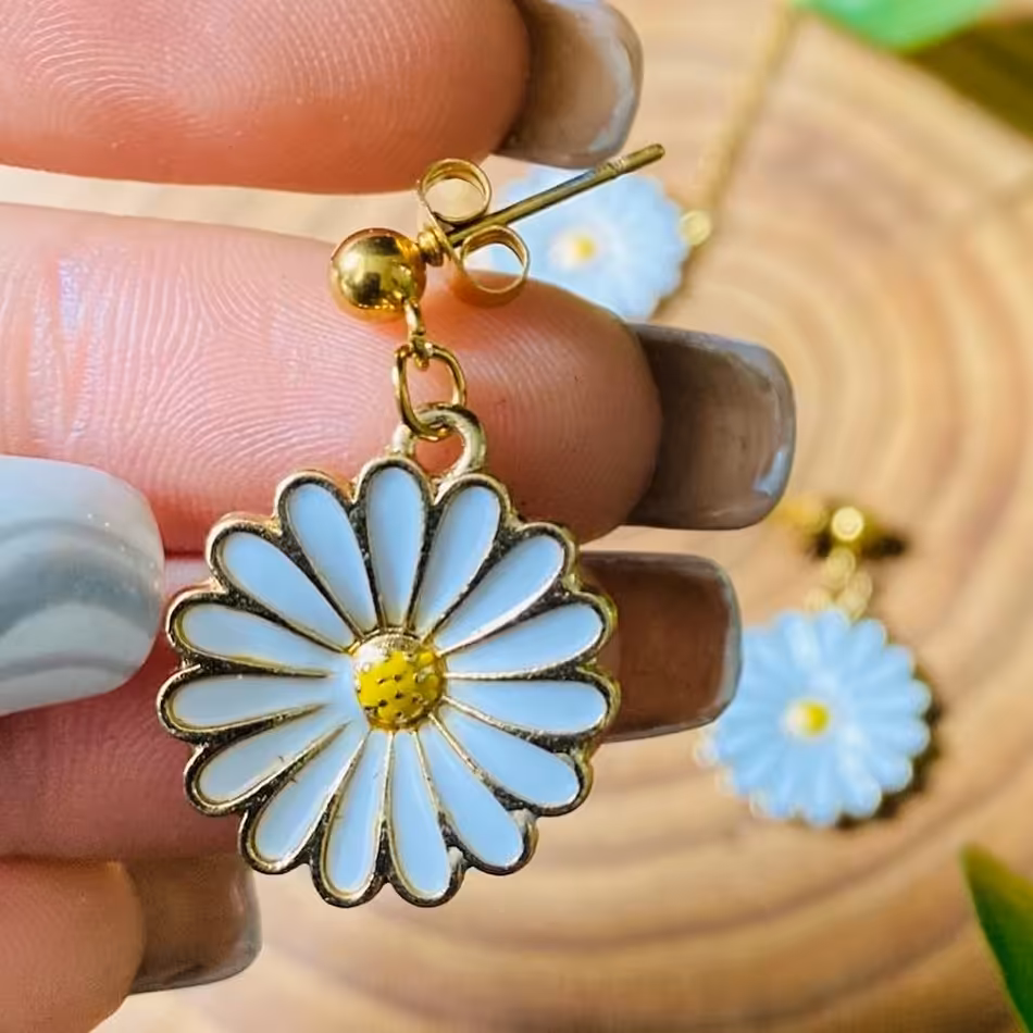 گوشواره بابونه استیلی بسیار شیک