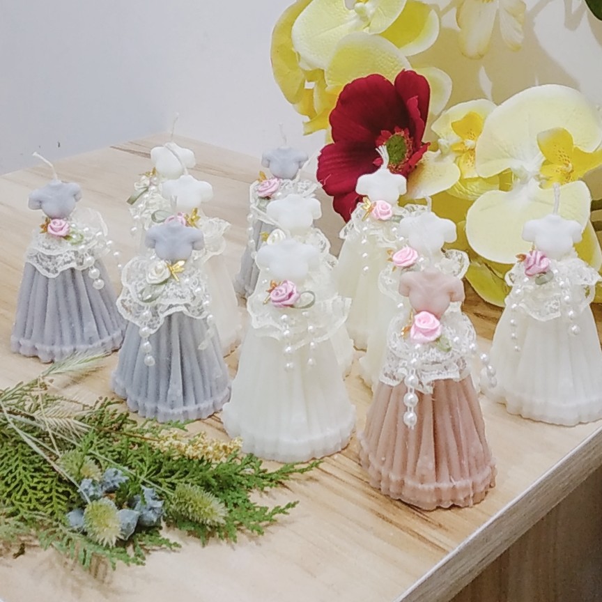 شمع لباس عروس تزیین شده