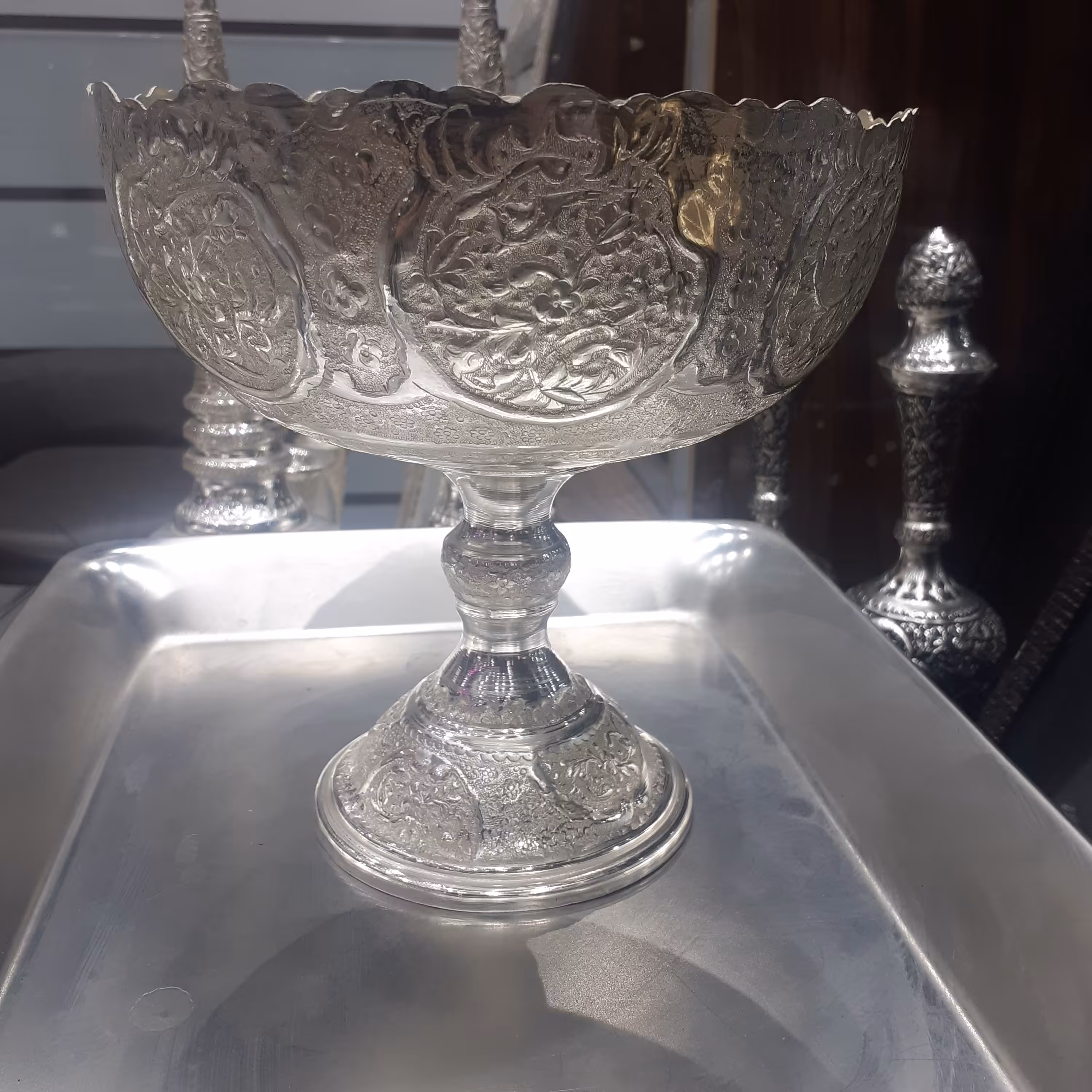 قلم زنی کاسه میوه خوری جام گزخوری و شکلات خوری پایه دار طرح گل و مرغ بسیار شیک قابل استفاده