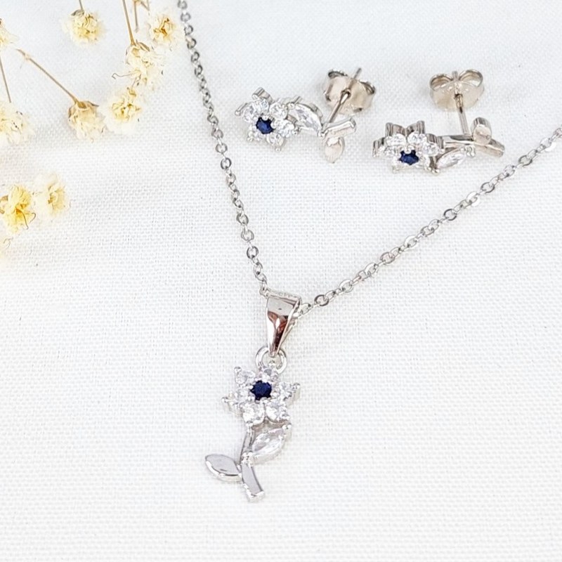 نیمست نقره925 عیار گل با سنگ یاقوت کبود کد 11001