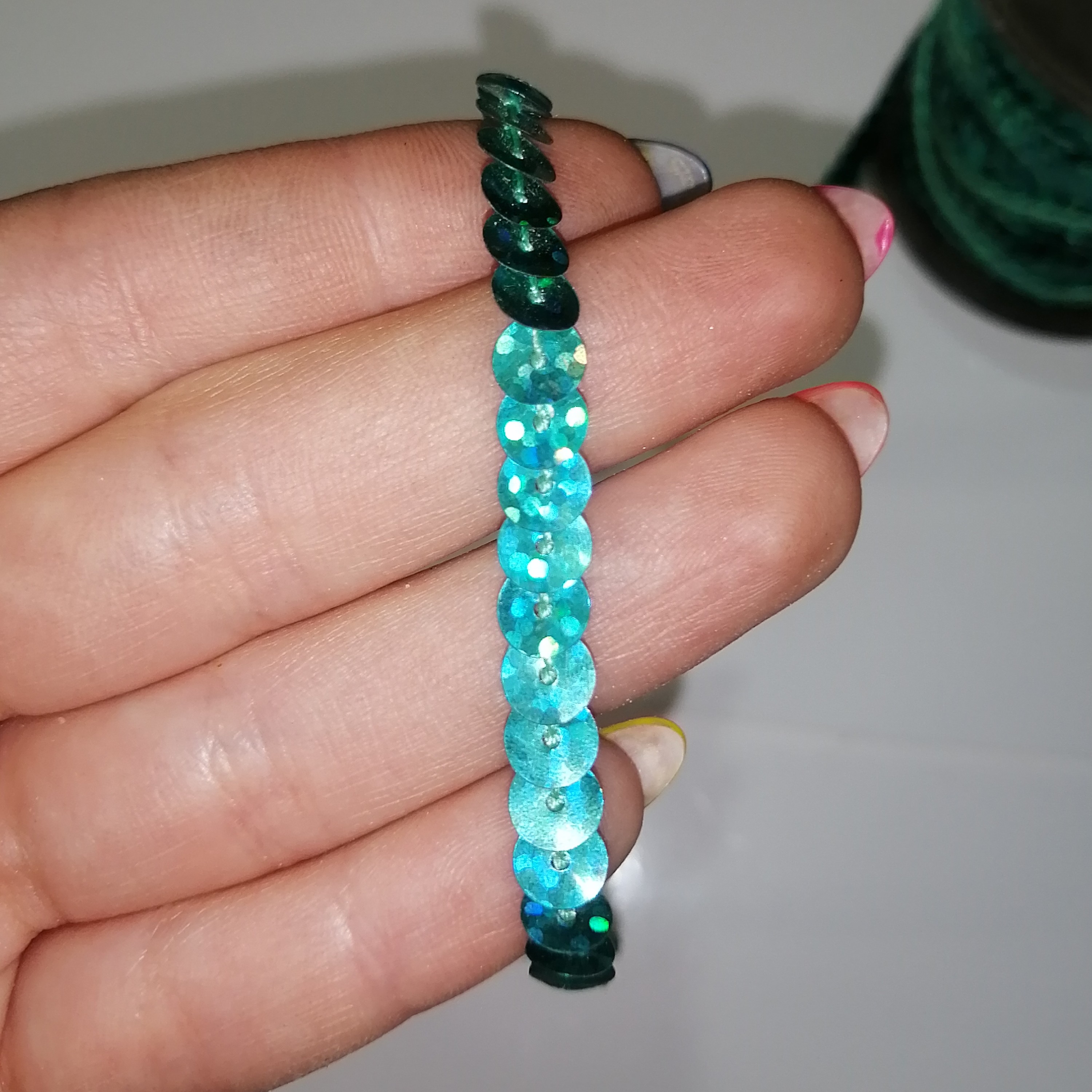 نوار یراق تزئینی لباس  ریسه پولکی عرض   نیم سانت و طول 1 متر 