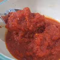 پوره گوجه فرنگی  از گوجه خوش رنگ وطعم مزه عالی دربسته 500گرمی