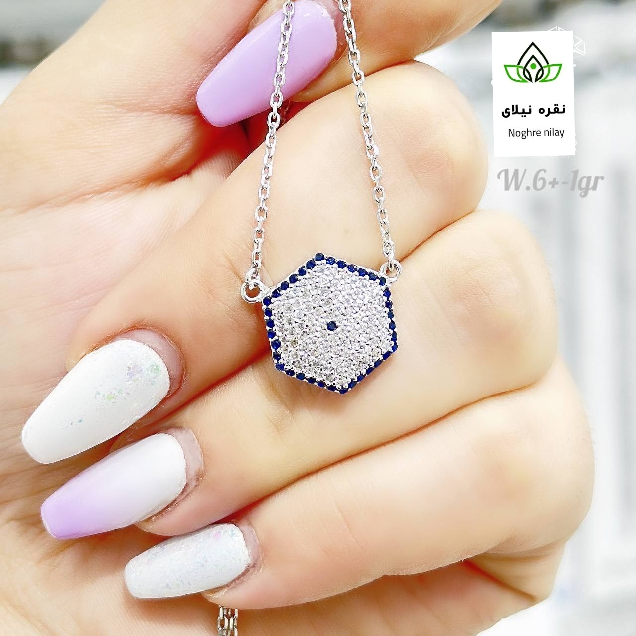 مدال با زنجیر 45 سانتی عیار 925، آبکاری طلا سفید دارای رنگ ثابت تضمینی ارسال رایگان و دارای فاکتور معتبر