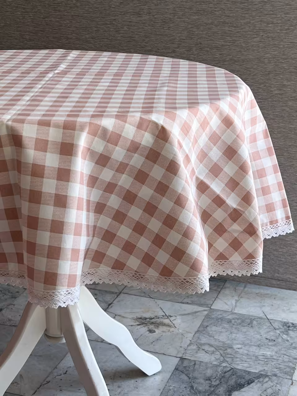 رومیزی گرد پارچه ای- داک چهارخانه کالباسی متوسط