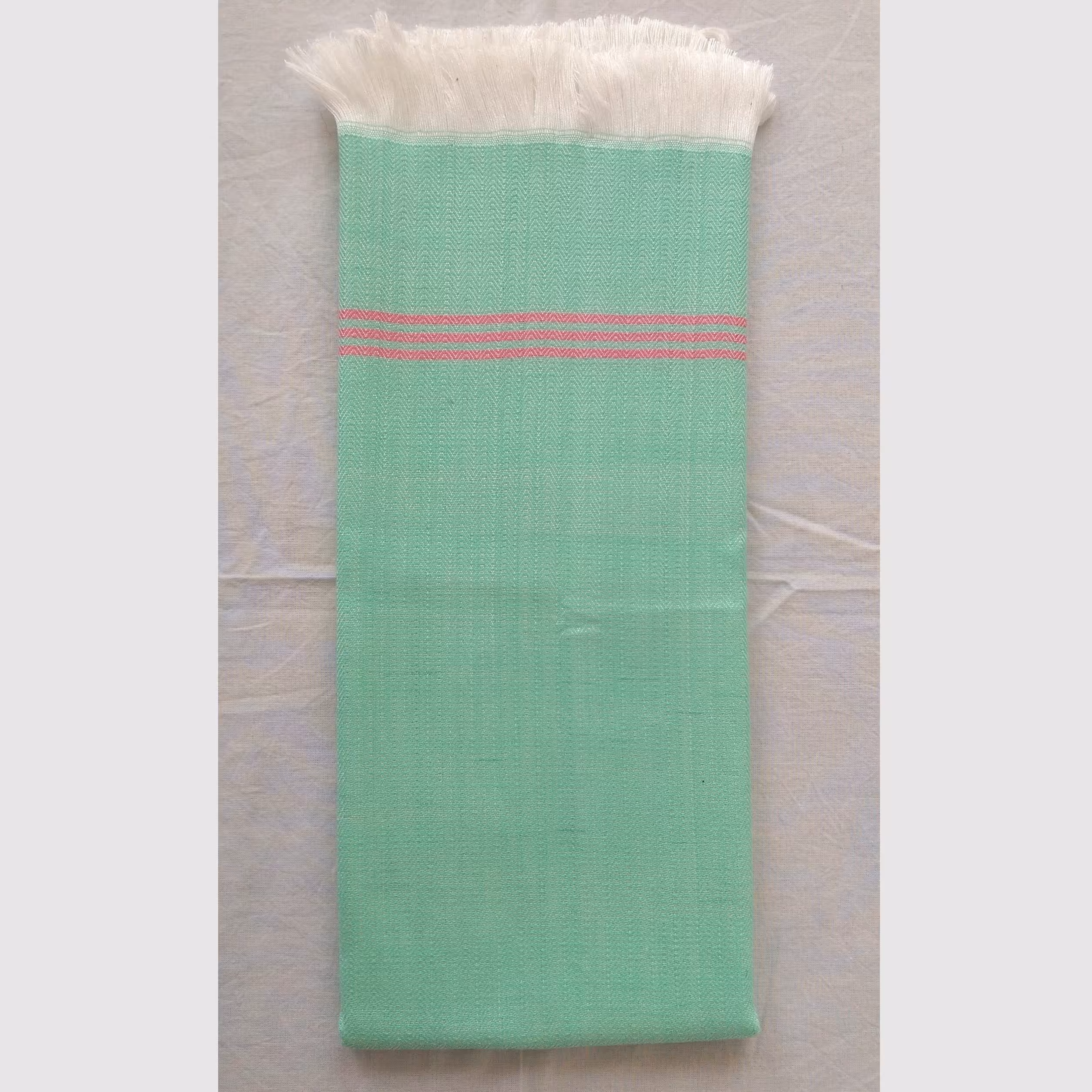 حوله دستباف دست و صورت ساده سبز پسته ای با حاشیه های صورتی