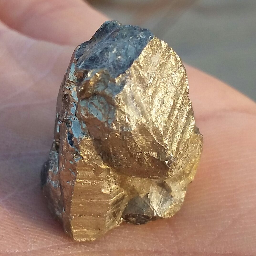 سنگ راف حبه شده پیریت طلایی ملقب به سنگ طلا 100 در 100 طبیعی شاهکار خلقت
تماما پیریت بدون ناخالصی
بی نظیر
کد 8814