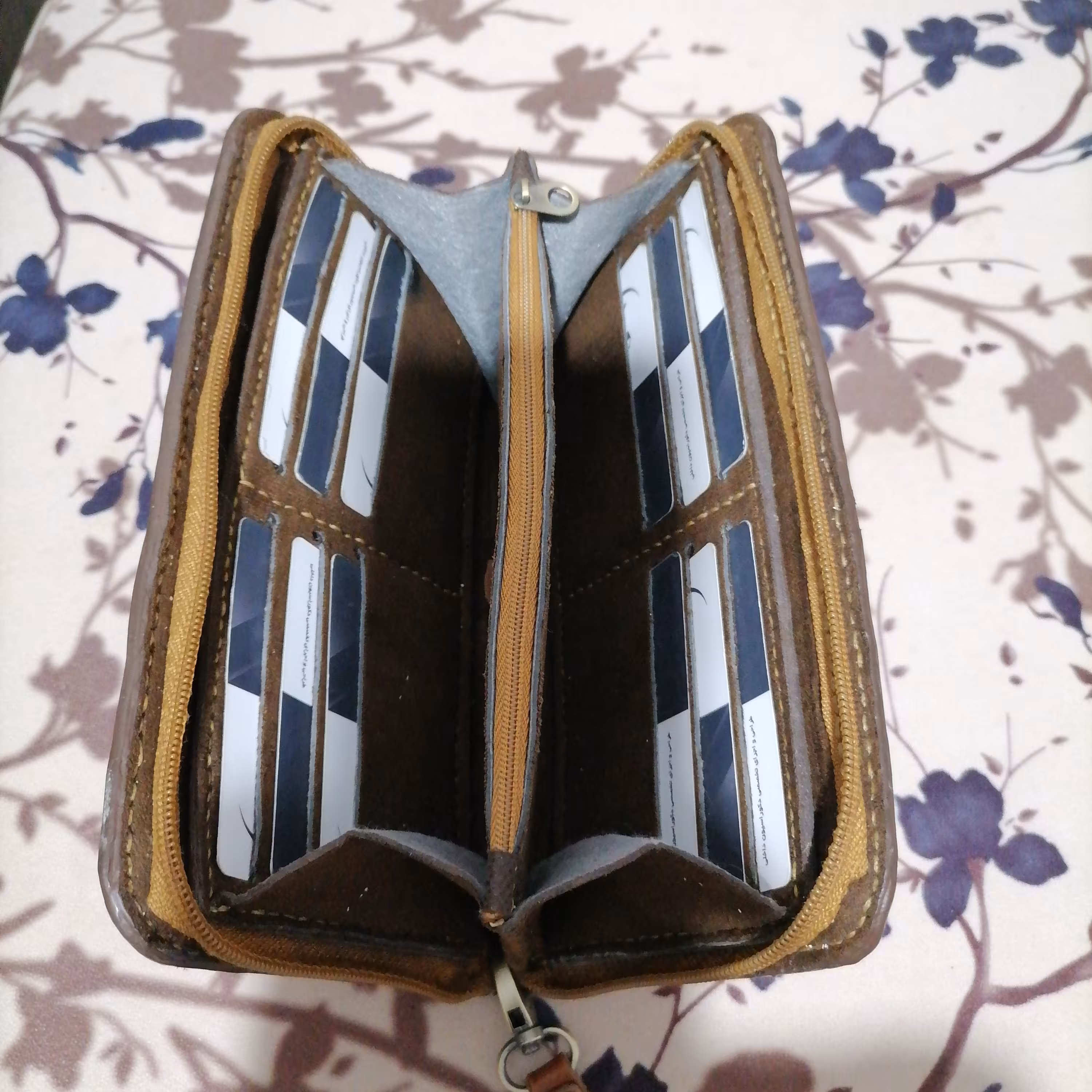 کیف پول و جا مدارکی چرم گاوی