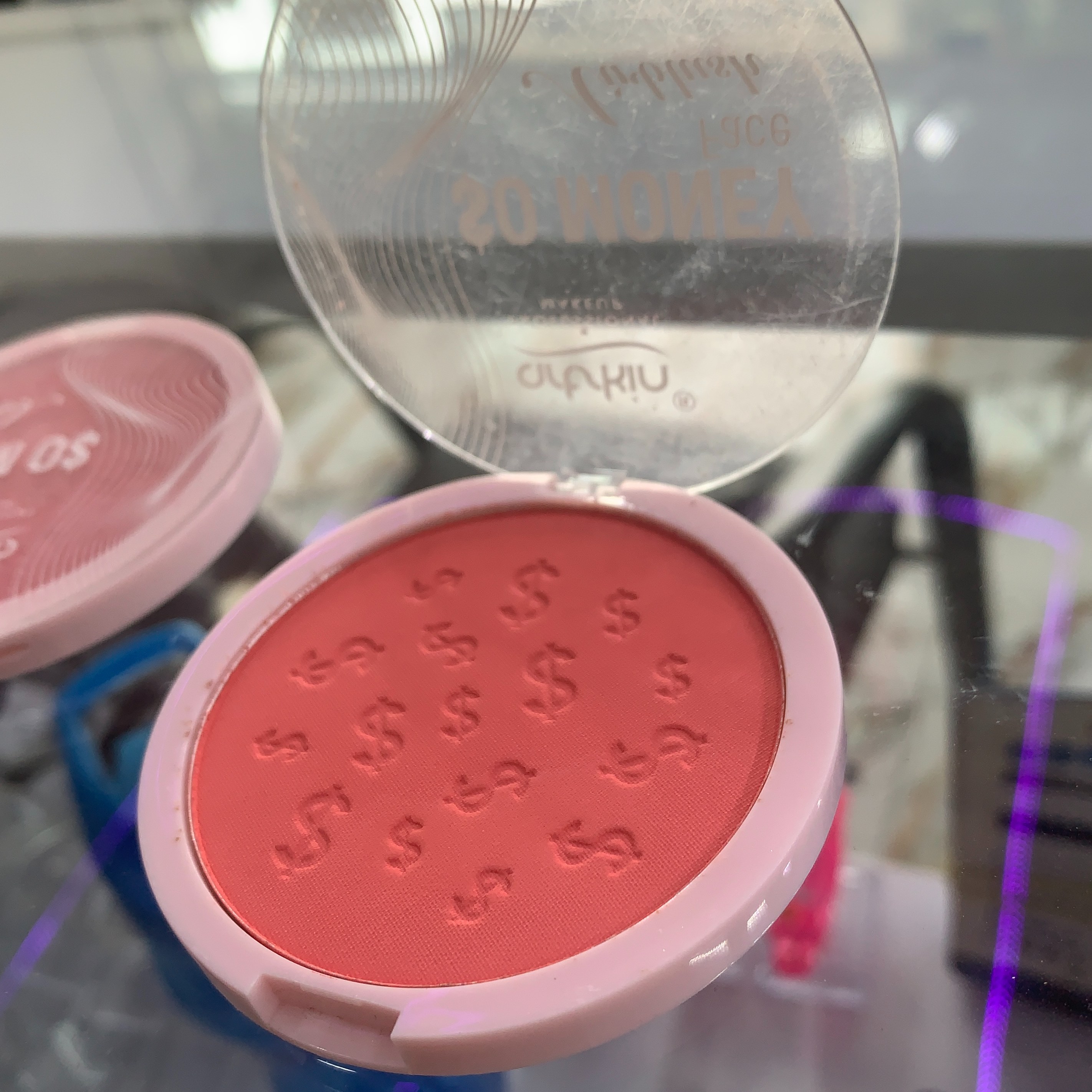 رژگونه ارت اسکین 