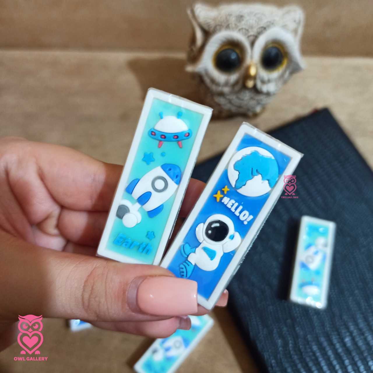 پاکن برجسته طرح فضانورد و موشک