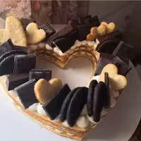 کیک بیسکوئیتی نرم به شکل حروف و اعداد دلخواه