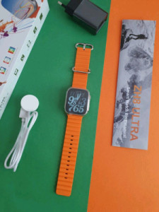 ساعت مچی هوشمند نارنجی رنگ