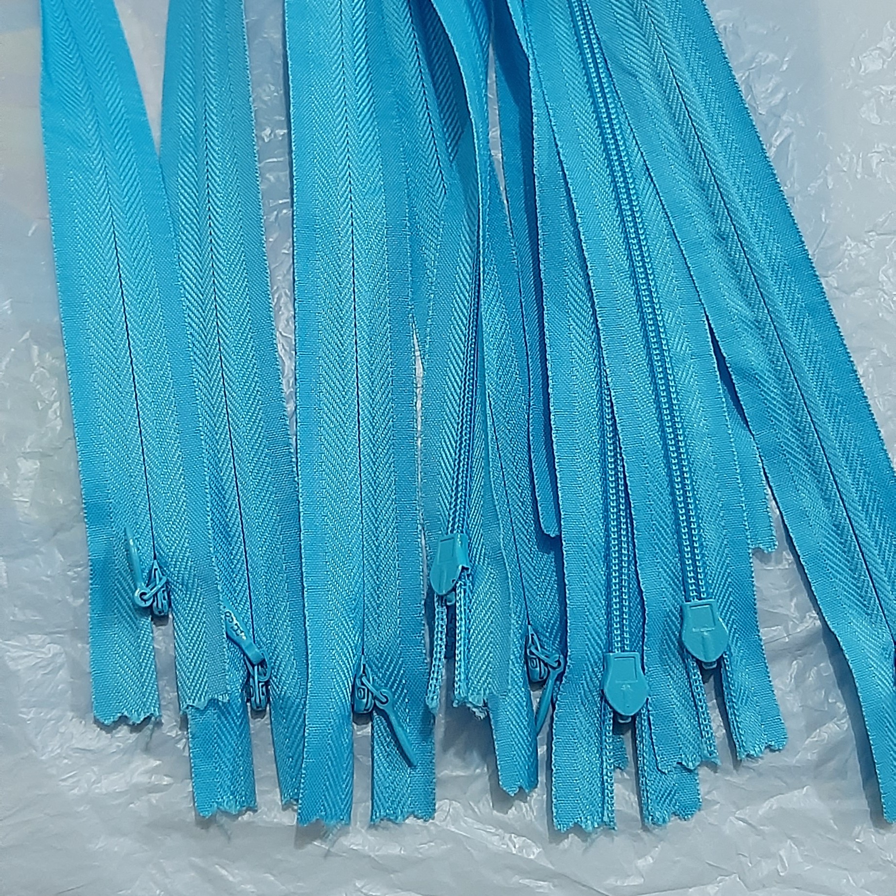 زیپ مخفی  50 سانت . دنده 3..  کیفت درجه یک . 