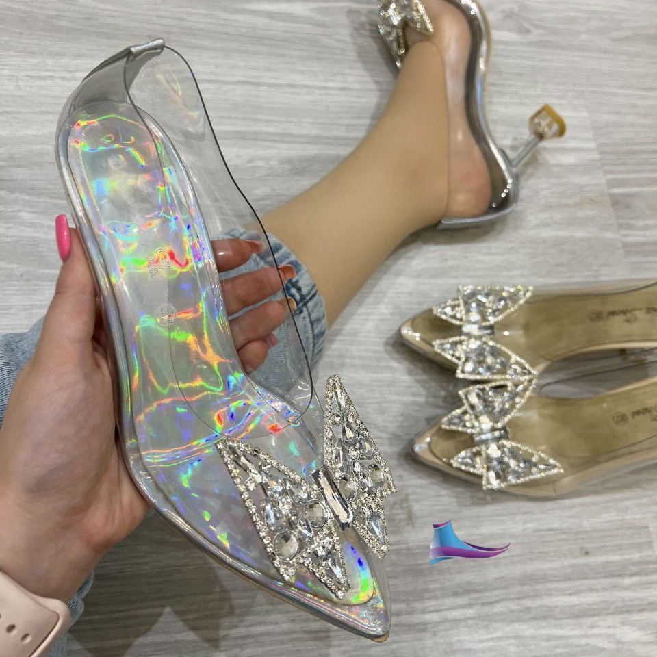 کفش مجلسی
کد 408 
قالب استاندارد 
پاشنه 7 سانت
جنس طلقی
مدل جدید
پاخور عالی
Size36ta4