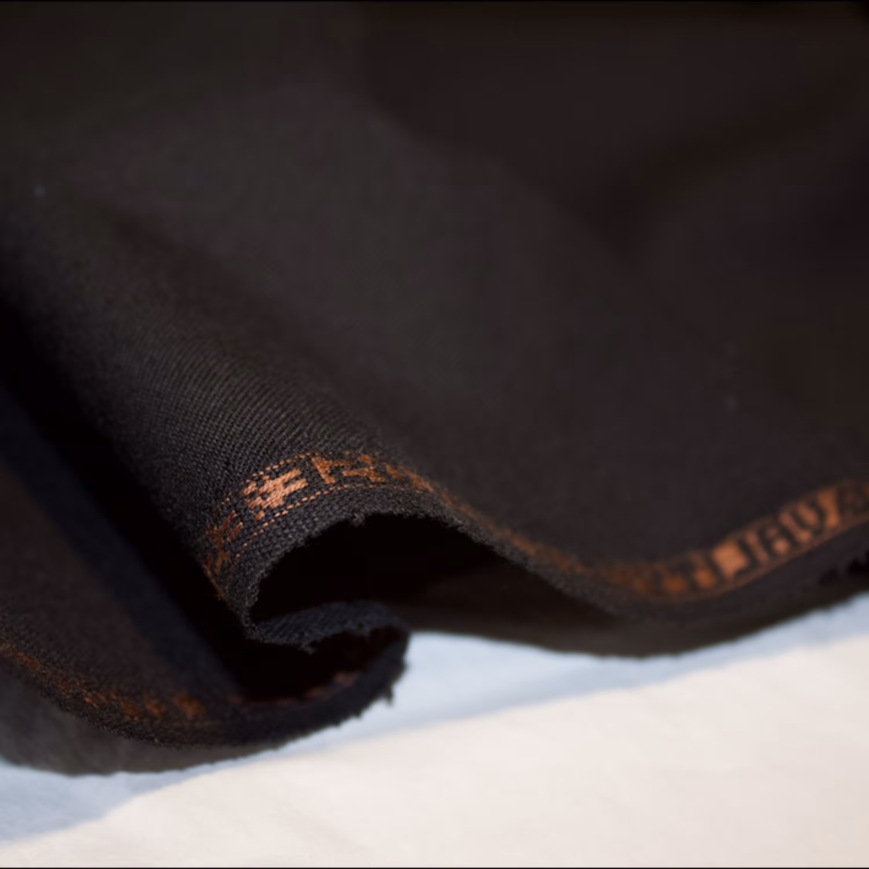  پارچه شلوار فاستونی سیناتکس  فام مشکی - طرح گاباردین - قواره 1.20 متری 