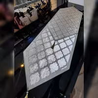 ست کامل رومیزی مخمل و چرم رنگ بژ شامل رومیزی نهارخوری و جلومبلی و 2عدد عسلی و قیمت عاااالی