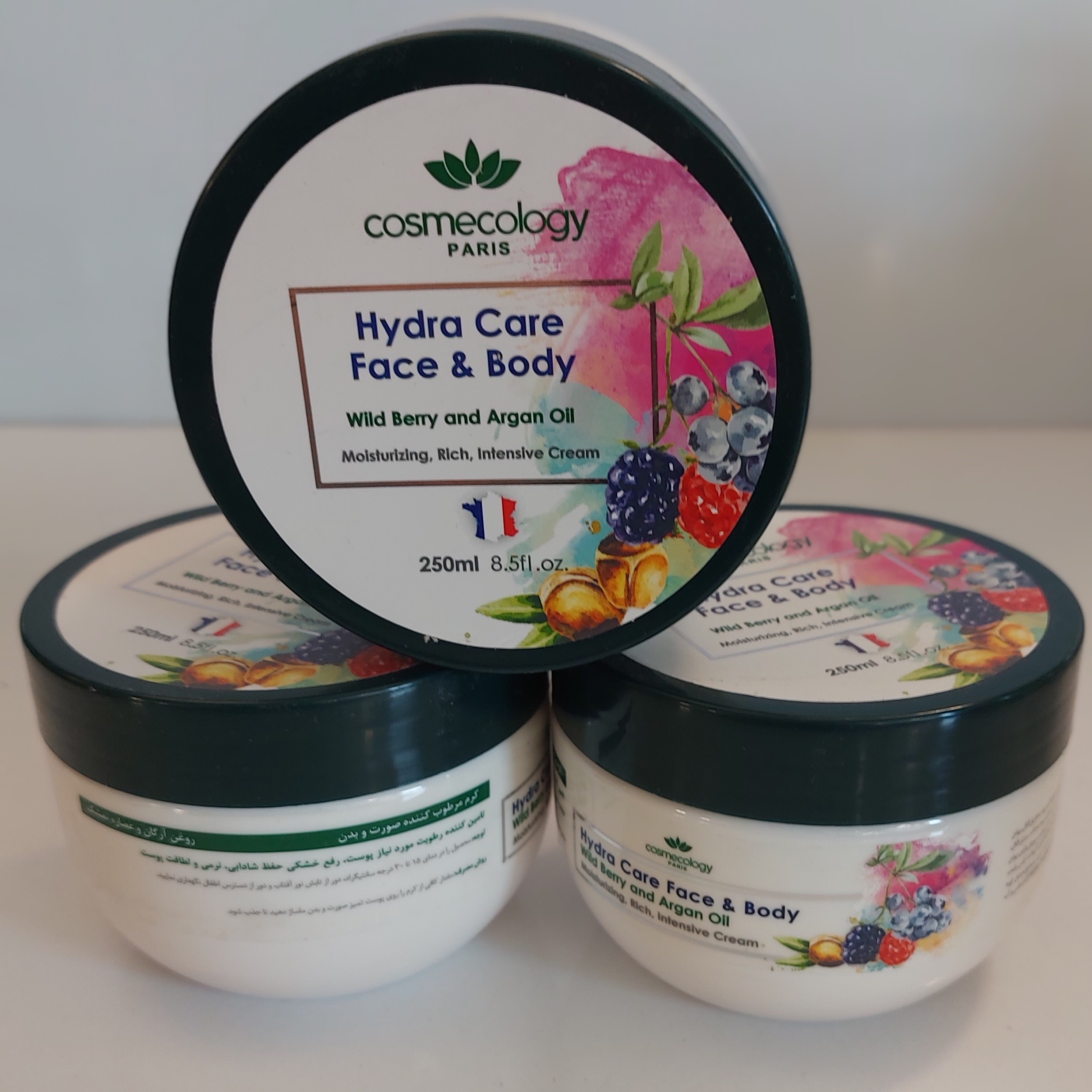 کرم مرطوب کننده پوست صورت و بدن کاسمکولوژی حاوی روغن آرگان و  تمشک التیام بخش و نرم کننده قوی کاسه ای 250 گرمی